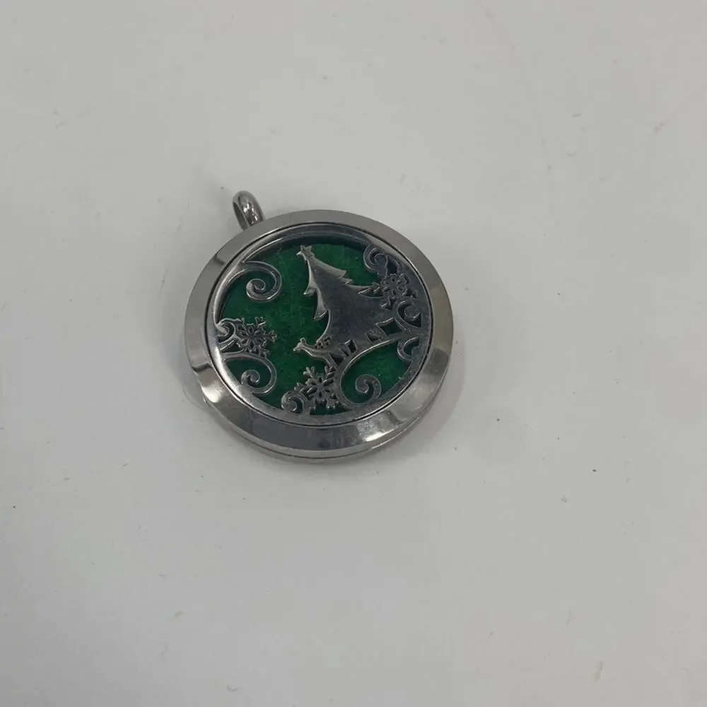 Green and silver aromatherapy diffuser locket pendant